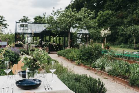 Restaurant Flowers image