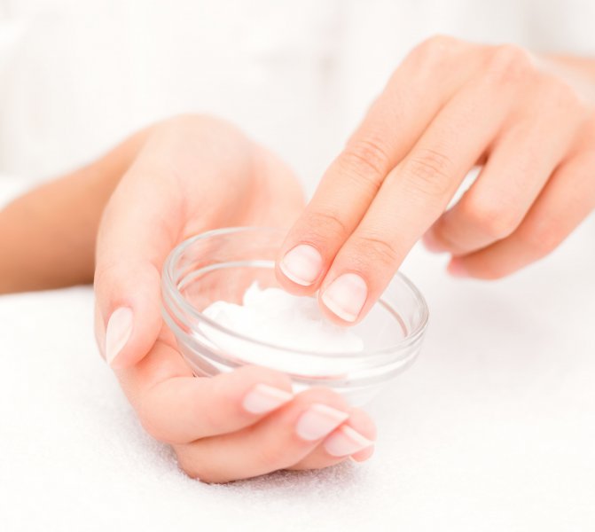 Creme in einer Glasschale
